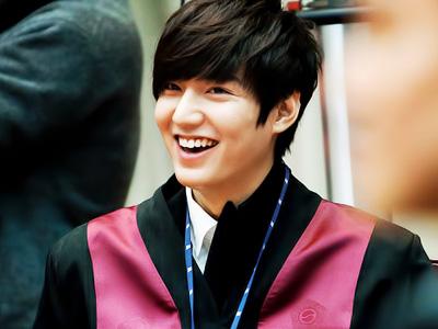 Lee Min Ho Serahkan Pengaturan Honor Pada Orangtua